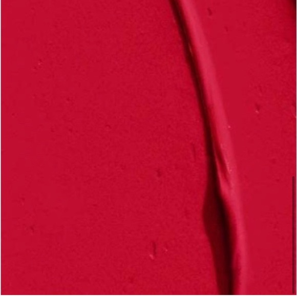 NYX Satin Lipstick Shout Loud in The Best (True Red) - Picture 14 of 15